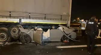 Ankara'da TIR'a Arkadan Çarpan Otomobilde 2 Kişi Hayatını Kaybetti