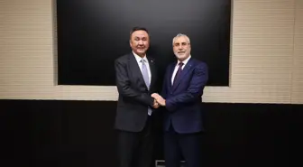 Bakan Işıkhan, TDT Genel Sekreteri Ömüraliyev ile bir araya geldi