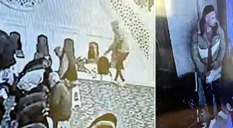 Camide 'pes' dedirten olay! Cemaat secdeye eğilince harekete geçtiler