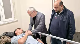 Cezaevi otobüsü kaza yaptı, Vali Şimşek yaralıları ziyaret etti