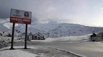 Denizli Kayak Merkezi'ne mevsimin ilk karı düştü