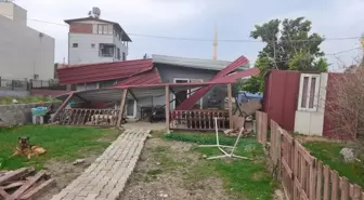 Hatay'da Kuvvetli Rüzgar Çatıları Uçurdu