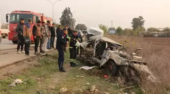Hatay'da minibüsle çarpışan otomobildeki 2 kişi yaralandı