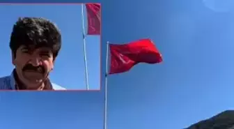 Her tepeyi bayrakla süsleyen adam! Lakabıyla dikkat çekiyor