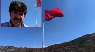Her tepeyi bayrakla süsleyen adam! Lakabıyla dikkat çekiyor