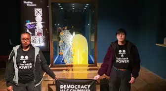 İngiltere'de kraliyet tacının cam muhafazasına muhallebili saldırı