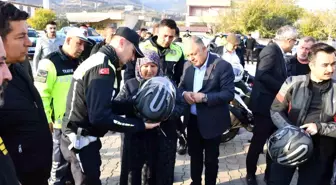 Jandarmadan 100 motosiklet sürücüsüne güvenli sürüş eğitimi ve hediye kask