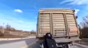 Motosiklet, kamyona arkadan çarptı: 1 yaralı