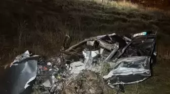 Şarampole uçan araç hurdaya döndü: 2 ölü, 1 yaralı