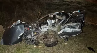 Şarampole uçan araç hurdaya döndü: 2 ölü, 1 yaralı