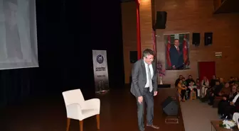 Yazar Alişan Kapaklıkaya Vezirköprü'de konferans verdi