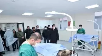 Bitlis Valisi Karakaya hayvan bakımevindeki kış hazırlıklarını inceledi