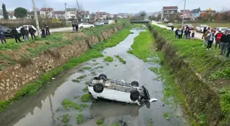Bursa'da dereye devrilen otomobildeki 3 kişi yaralandı