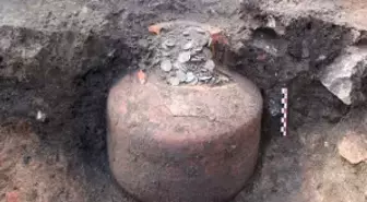 Ev değil gizli bir banka! Arkeolojik kazılarda 90 kilo para bulundu