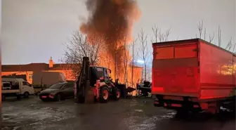 Gaziosmanpaşa'da otoparkta yangın: 14 araç zarar gördü