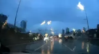 Maltepe'de minibüsün devrildiği anlar kamerada