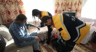 Sağlık ekipleri hayat kurtarmak için zorlu şartlarda saniyelerle yarışıyor