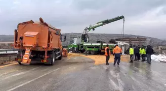 TAG Otoyolu'nda yanan tırlar kaldırıldı, yol trafiğe açıldı