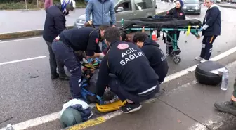 Ataşehir'de motosiklete çarpan otomobil takla attı: 2 yaralı