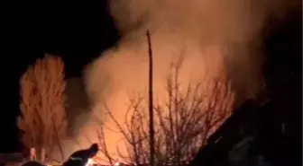Çankırı'da köyde çıkan yangında iki ev küle döndü