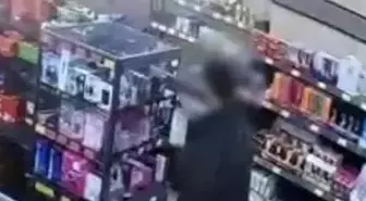 Esenler'de bir zincir markette hırsızlık: Vitrindeki cep telefonunu böyle çaldı