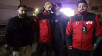 Evladını bulan arama kurtarma görevlisinin alnından öpen baba: 'Oğluma bunu yapan caninin en ağır cezayı almasını istiyorum'