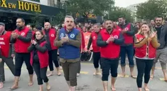 İzmir'de belediye işçileri 'çıplak ayakla' yürüdü