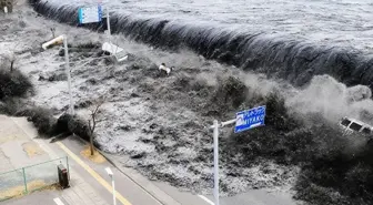 Japonya'da 7.6 büyüklüğünde deprem! Tsunami uyarısı yapıldı