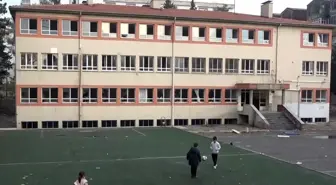 Kahramanmaraş'ta yarım asırlık okul yıkılmayı bekliyor