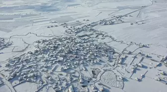 Kars'ta karla kaplanan köyler dronla görüntülendi