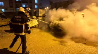 Kırıkhan'da hafif ticari araç yandı