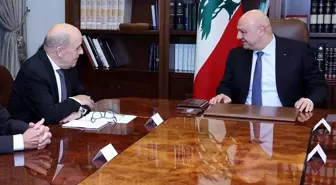 Lübnan Cumhurbaşkanı Avn, Macron'un Özel Temsilcisi Le Drian'ı kabul etti