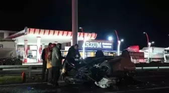 Otomobil tıra arkadan çarpıp takla attı: 1 ölü, 1'i ağır 3 yaralı