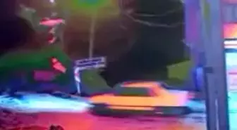 Otomobilin metrelerce aşağı düştüğü o anlar kameraya yansıdı: 2 yaralı