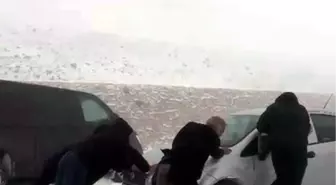 Palandöken geçidinde ulaşıma kar engeli