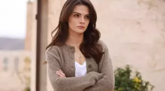 Sinem Ünsal asansörde sevgilisiyle aşka geldi