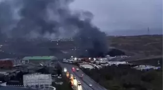 Sultangazi'deki su dolum tesisinde yangın çıktı