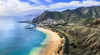 Tenerife'de dev dalgalar nedeniyle 3 kişi hayatını kaybetti