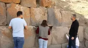 Van'daki Körzüt Kalesi'nde 'giriş yolu' ortaya çıkarıldı