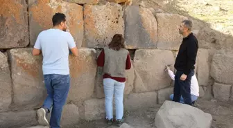 Van'daki Körzüt Kalesi'nde 'giriş yolu' ortaya çıkarıldı