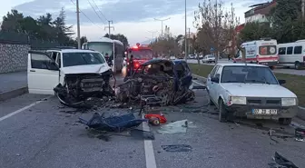 Yola çıkan kedi, kazaya neden oldu: 2 ölü, 3 yaralı