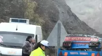 Zonguldak'ta patpat ile ticari araç çarpıştı