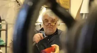 38 yıldır ilmek ilmek işleyerek mesleğini yaşatmaya çalışıyor