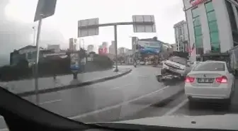 Ataşehir'de motosiklete çarpan otomobil takla attı; ölümden döndü