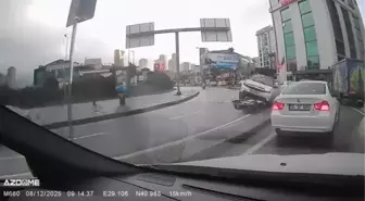 Ataşehir'de motosiklete çarpan otomobil takla attı; ölümden döndü