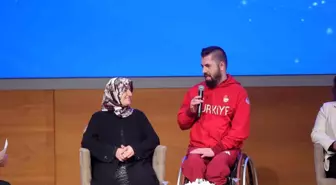 Bakan Bak şampiyon sporcuların anneleri ile bir araya geldi