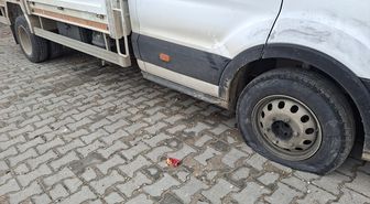 Beypazarı'nda park halindeki araçların lastikleri kesildi