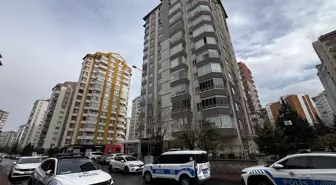 Boşanma aşamasındaki eşini öldürmek için yaşadığı binaya gitti, tartıştığı başka bir kadını öldürdü