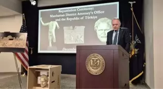 Boubon kökenli bronz imparator heykeli ve mermer Demosthenes başıyla toplam 28 eser Türkiye'ye dönüyor