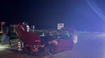 Çanakkale'de otomobilin motosiklete çarpması sonucu 3 kişi yaralandı